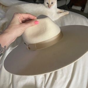 Lack of color wide brim hat rancher